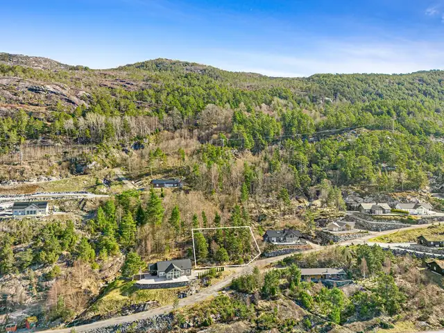 Området rundt tilbyr flere fjell- og turmuligheter året rundt
