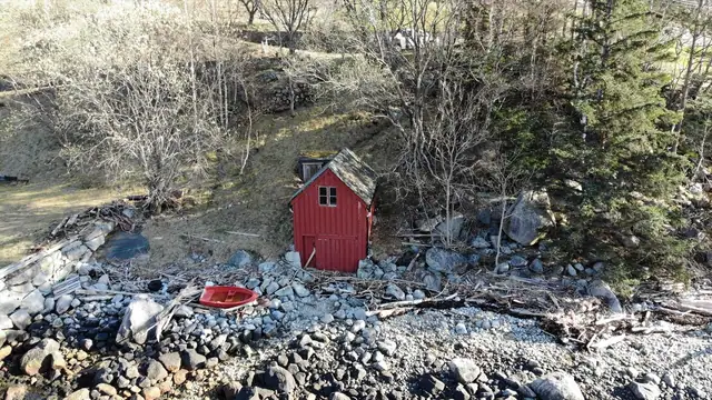 Simadalsvegen, naust — image 3