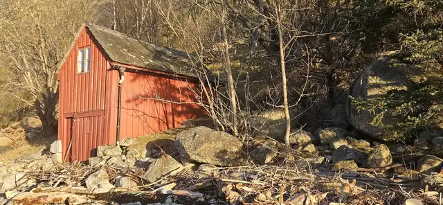 Simadalsvegen, naust — image 6