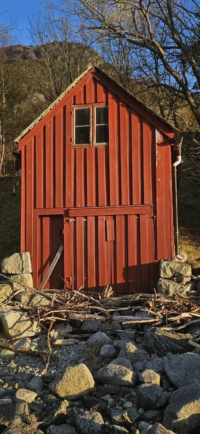 Simadalsvegen, naust — image 7