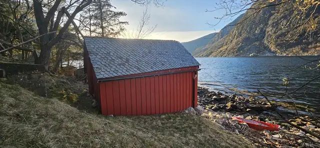Simadalsvegen, naust — image 9