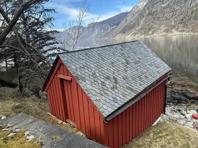 Simadalsvegen, naust — image 10