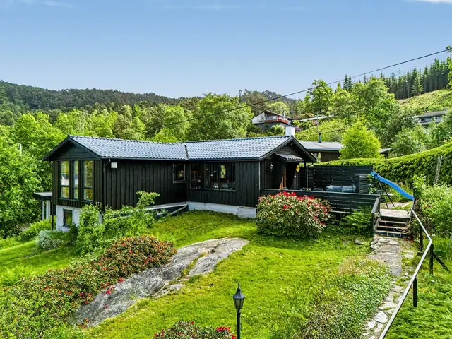 -  innholdsrik fritidsbolig som byr på gode oppholdsrom, praktiske løsninger og en lun hytteatmosfære -