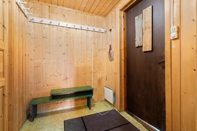 - Hyggelig entré med god plass til yttertøy -