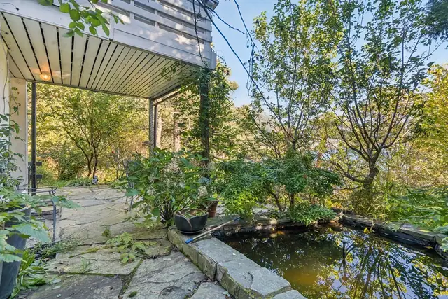 - Eiet tomt på ca. 422,4m² -